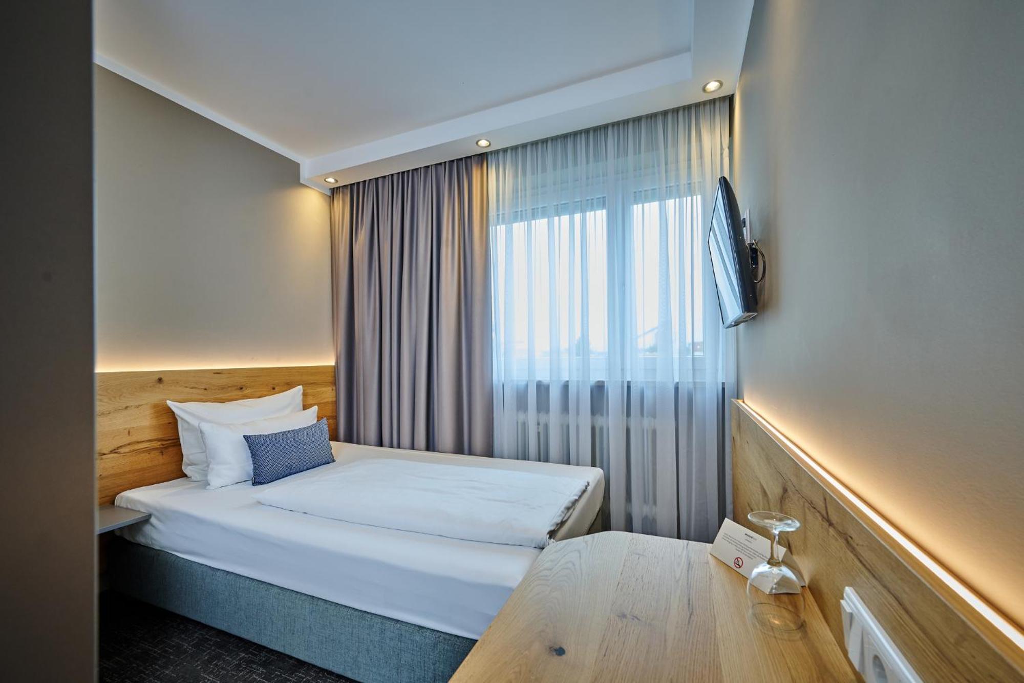 Hotel Westend Нюрнберг Екстериор снимка